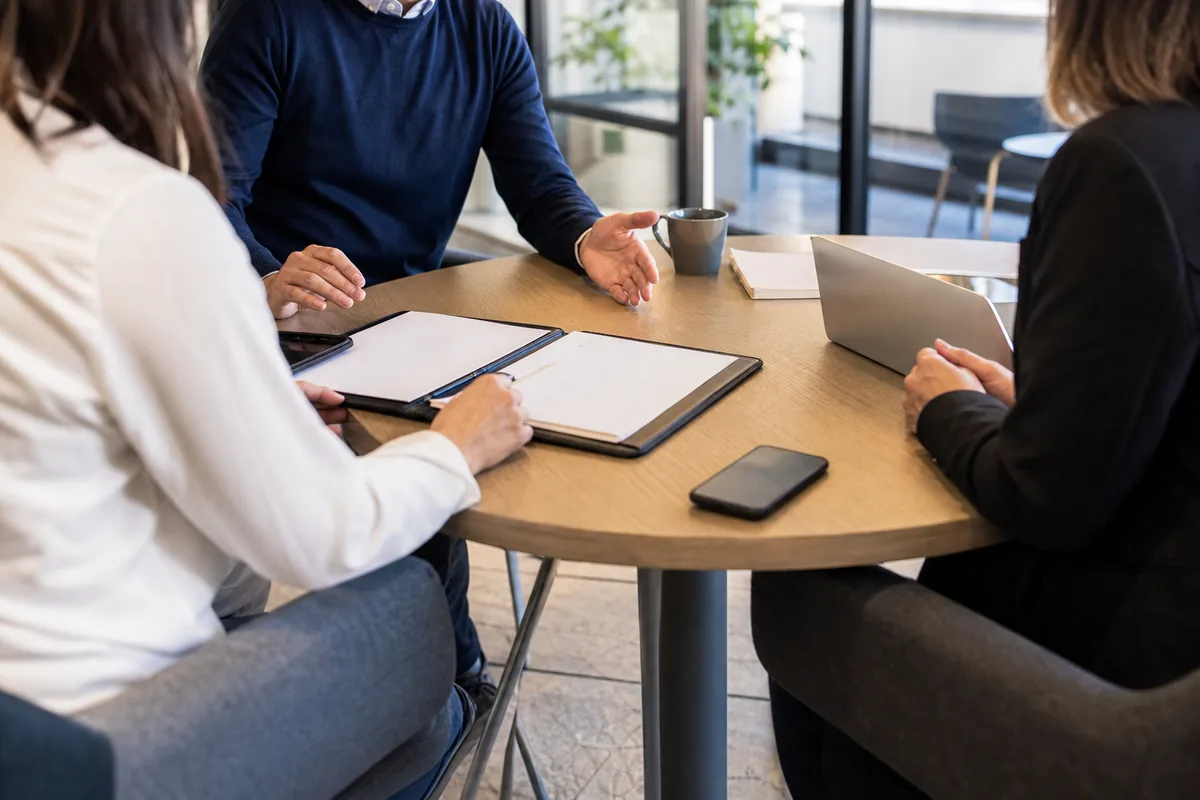 Relation tripartite du portage salarial entre consultant, entreprise cliente et société de portage
